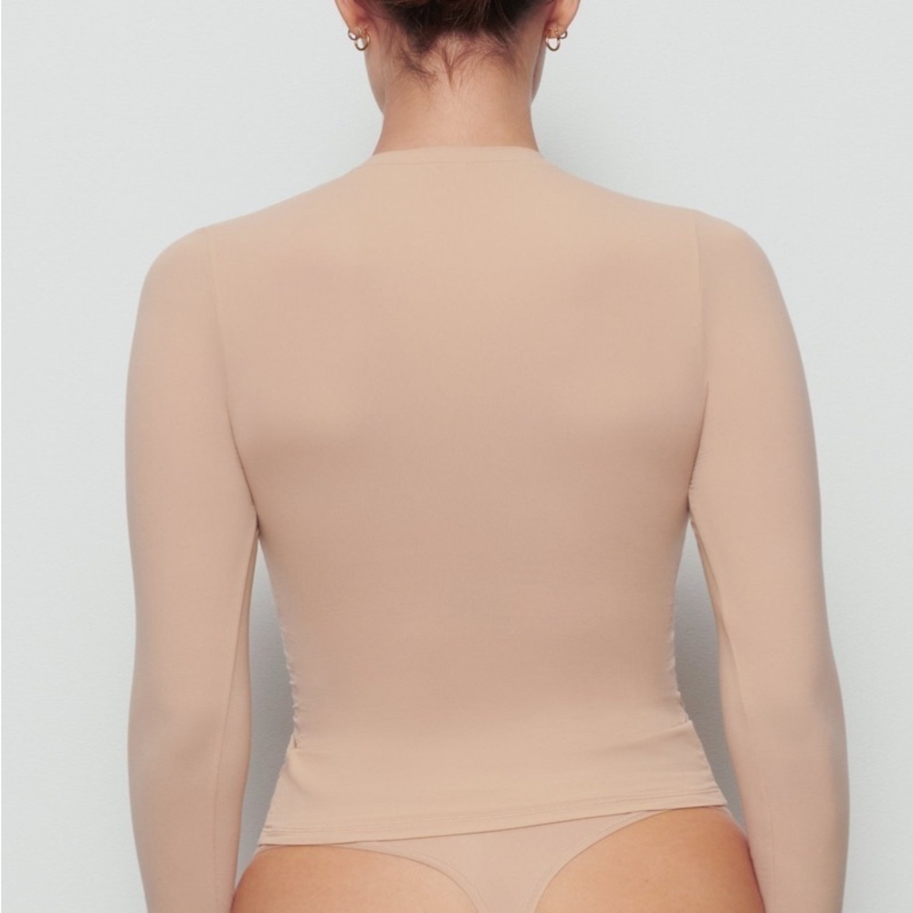 SKIMS Fits Every body long sleeveve shirt. Color: Clay. Size 2X. NWT - Picture 4 of 5